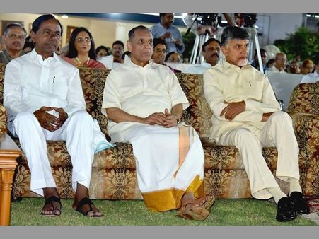 నరసింహన్‌ భవితవ్యం?: కెసిఆర్ ఇలా, చంద్రబాబు అలా... 