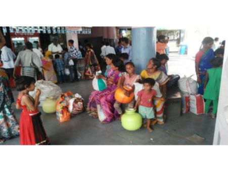 తెలంగాణలోనూ తప్పని పాలమూర్ వలసలు