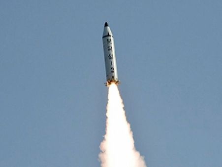 అమెరికా హెచ్చరికలు బేఖాతరు: వరుస క్షిపణులతో హడలెత్తిస్తున్న ఉ.కొరియా