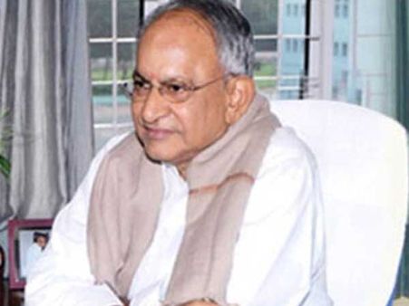 సీఎం ఆగ్రహం, మూర్తి సారీ: బెదిరిస్తున్నారు.. రాజ్‌‌కు ఏయూ విద్యార్థుల ఫిర్యాదు