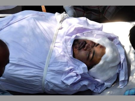 చితికి నిప్పంటిస్తూ నారాయణ కంటతడి: ఆ మలుపు చాలా ప్రమాదకరం అందుకే..