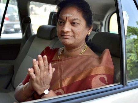 నెట్‌లో శశికళ అశ్లీల ఫోటోలు: అన్నాడీఎంకె నేతల పనే అంటూ ఫిర్యాదు!