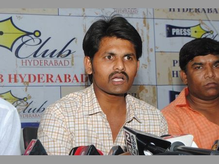 ప్రస్తుత రాజకీయాలపై పిహెచ్ డీ చేస్తా, చెల్లిని, అమ్మను చంపుతామన్నారు: సత్యంబాబు