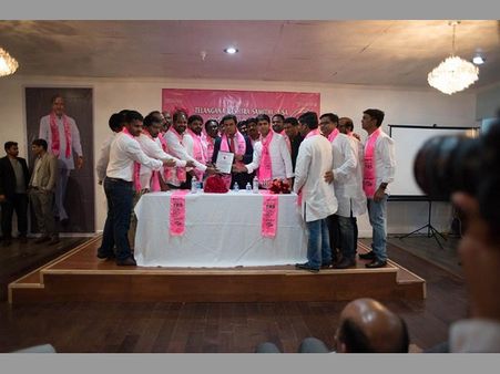 సిలికాన్ వ్యాలీలో టీఆర్ఎస్ ఎన్నారై విభాగంతో కేటీఆర్ భేటీ..