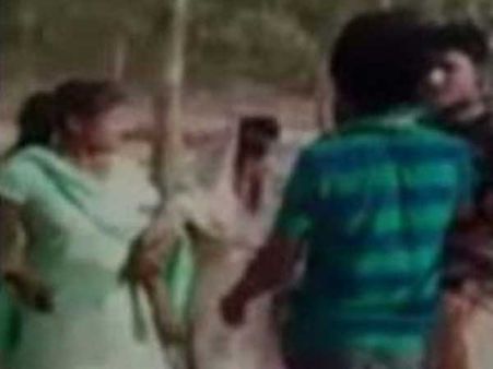 యూపీలో రెచ్చిన ఈవ్ టీజర్లు, యువతుల్ని వేధించి, వీడియో