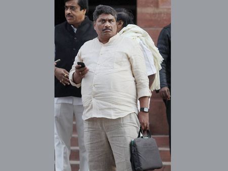 రుణమాఫీ పూర్తిగా అమలుకాలేదు:టిడిపి ఎమ్మెల్యే మోదుగుల సంచలనం