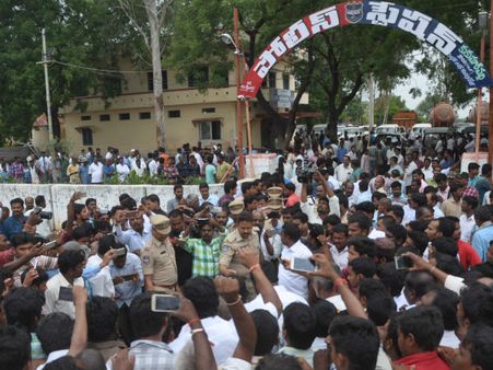 ట్విస్ట్: ఎస్ఐల ఆత్మహత్యకు కారణమదేనా? కుకునూర్ పల్లి పోలీస్ స్టేషన్ లో వాస్తు మార్పులు