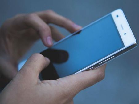 జీఎస్టీ: మొబైల్ యూజర్లకు గుడ్ న్యూస్.. ఈ కంపెనీలు ధరలు పెంచవట!