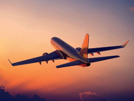 గాలిలో విమానం, ఇంజిన్‌కు భారీ రంధ్రం: 297మందిని కాపాడిన అప్రమత్తత