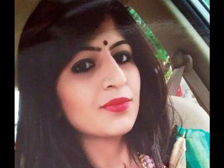 హీరోయిన్ కంటే అందంగా, వందల కోట్ల ఆస్తి, వేరే వ్యక్తితో అక్రమ సంబంధం, చివరికి ఆమె !