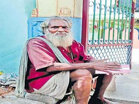 ఆలయానికి రూ.1.2 లక్షలు ఇచ్చిన బిచ్చగాడు, అన్నదానం కూడా..