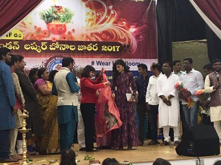 లండన్‌లో ఘనంగా బోనాలు: బోనమెత్తిన నటి  పూనం కౌర్.. 