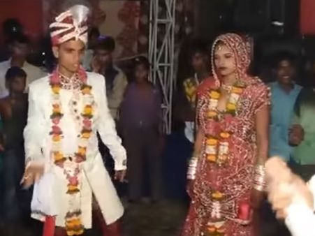 లక్ష వ్యూస్: వరుడి ఫన్నీ డ్యాన్స్, చివరకు వధువు కూడా(వీడియో)