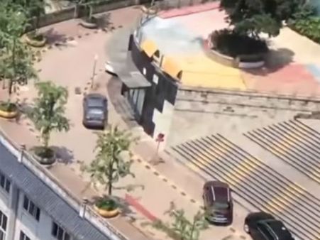 అద్భుతం: 5 అంతస్థుల భవనంపై డబుల్ రోడ్డు (వీడియో)