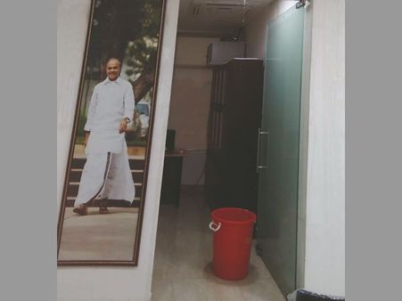 జగన్‌ ఛేంబర్‌లోకి నీళ్లు: కుట్ర కోణంలోని వ్యూహం ఇదీ...