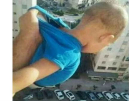 1000లైక్స్ కోసం 15అంతస్తుల నుంచి చిన్నారి వేలాడదీత: తండ్రికి జైలు