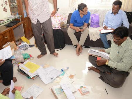 అవినీతికి కేరాఫ్ సబ్ రిజిస్ట్రార్స్: కోట్లకు పడగలెత్తారు(పిక్చర్స్)