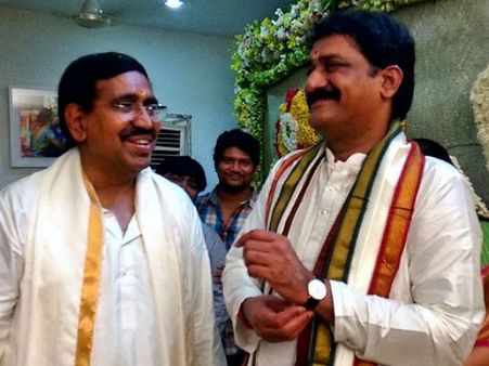 తాతలైన మంత్రులు: మనవడిని ఎత్తుకుని మురిసిపోయిన గంటా, నారాయణ..