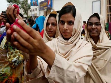 అమ్మాయిల కిడ్నాప్‌లు, మతమార్పిళ్లు: పాక్‌లో భారీగా తగ్గిన హిందువులు, దయనీయం