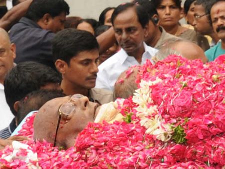 ప్రభుత్వ లాంఛనాలతో సి.నారాయణరెడ్డి అంత్యక్రియలు