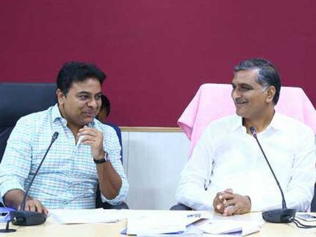 నేల విడిచి సాము: హరీష్ రావు భయంతోనే కెటిఆర్ వెనక్కి...?