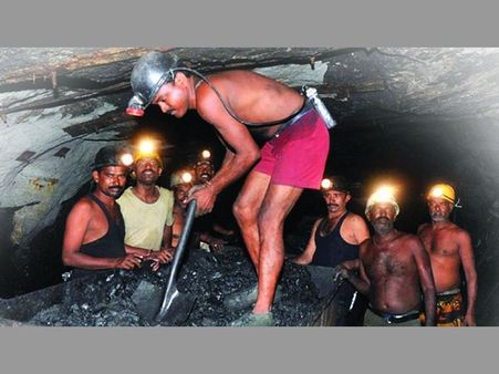 వారసత్వ ఉద్యోగాల సాధనే లక్ష్యం: సమ్మెలోకి సింగరేణి కార్మికులు