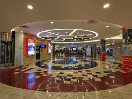 ట్రంప్ దెబ్బకు హైదరాబాద్ ఐటీ ఢమాల్, తగ్గిన సందడి, వెలవెలబోతున్న మాల్స్