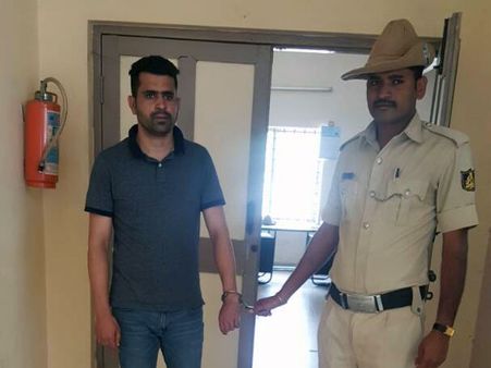 300 మంది అమ్మాయిలపై లైంగిక దాడి: మాజీ మంత్రి కుమారుడు అరెస్టు, ఉద్యోగం ఇప్పిస్తారా!