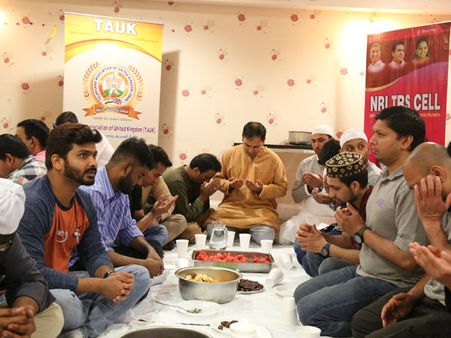 కేసీఆర్ నాయకత్వంలొనే ముస్లింల అభివృద్ధి: లండన్ 'ఇఫ్తార్'లో ఎన్నారై టీఆర్ఎస్ సెల్