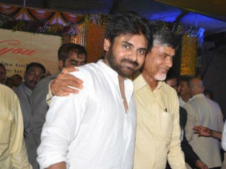 జగన్ బలహీనపడటం వల్లే: బాబు ఆవేదన, 'పవన్‌కళ్యాణ్ మాతో కలిస్తే'