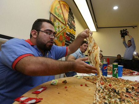 ప్రపంచంలోనే అతిపెద్ద పిజ్జా: 2కిలోమీటర్ల పొడవుతో రికార్డ్ బ్రేక్