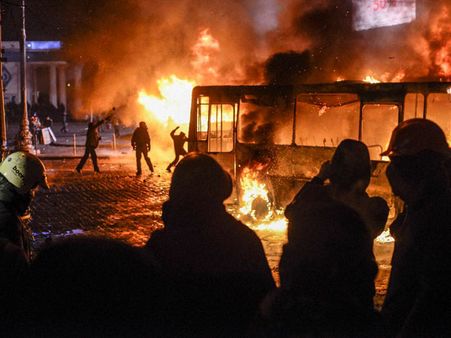 అమెరికా ఎంబసీ వద్ద భారీ పేలుడు