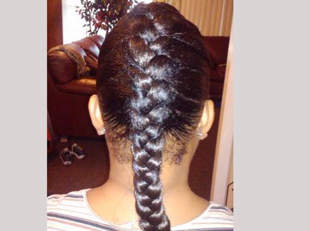 రెండు జడలు వేసుకోలేదని 200 గుంజీళ్లు తీయించారు.. ఎక్కడంటే..