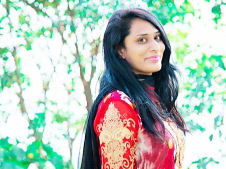 శిరీష కేసులో అర్థరాత్రి హైడ్రామా?: పోలీసులు ఎందుకలా చేశారు.. మభ్యపెట్టడానికేనా?