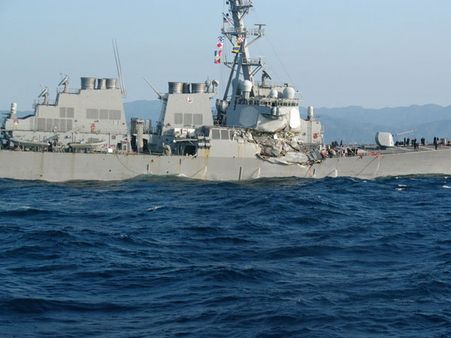 రెండు నౌకలు ఢీ: ఏడుగురి గల్లంతు