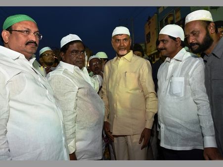 నా జీవితం మీ చేతుల్లోనే వేరేవాళ్ళ చేతుల్లో పెట్టకండి: జలీల్ ఖాన్