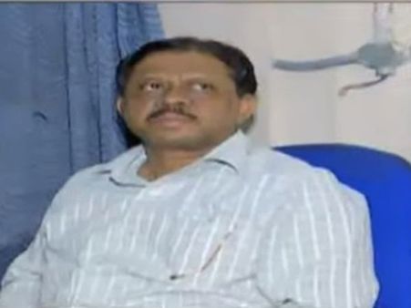 2300ఎకరాలు కట్టబెట్టారు: సబ్‌రిజిస్ట్రార్ ఇంట్లో సోదాలు, 100కోట్లకుపైనే ఆస్తులు