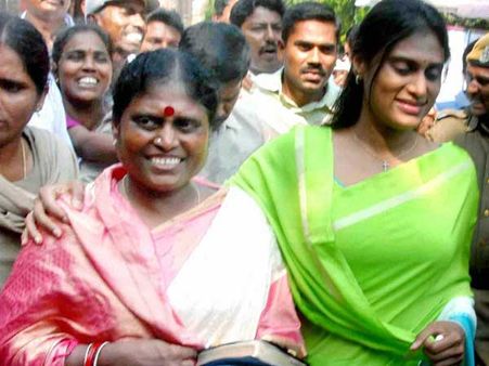 'ప్లీనరీ అంటే తెలియని షర్మిల, విజయమ్మ, రోజా, లక్ష్మీపార్వతి'