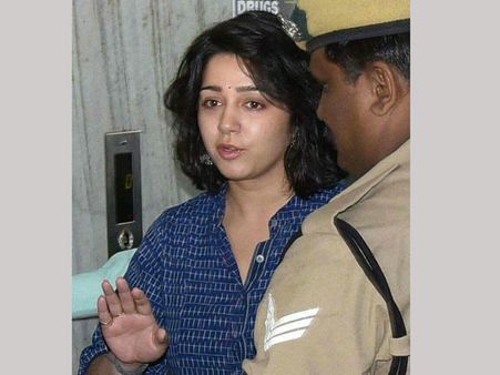 చార్మిపై కానిస్టేబుల్ చేయి: నటి ఫిర్యాదు చేయలేదన్న సిట్