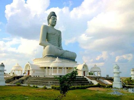 సీఆర్డీఏ అధికారులకు రైతుల దిమ్మతిరిగే షాక్: డప్పు చాటింపేసి మరీ!..