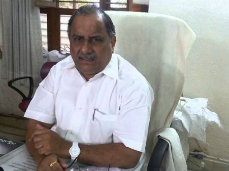 ముద్రగడ గృహ నిర్బంధం: కిర్లంపూడిలో ఉద్రిక్తత, పోలీసుల మోహరింపు