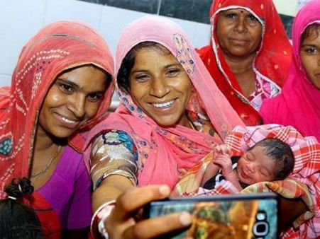 అర్ధరాత్రి జననం: చిన్నారికి జిఎస్టీ అని పేరు పెట్టిన తల్లి