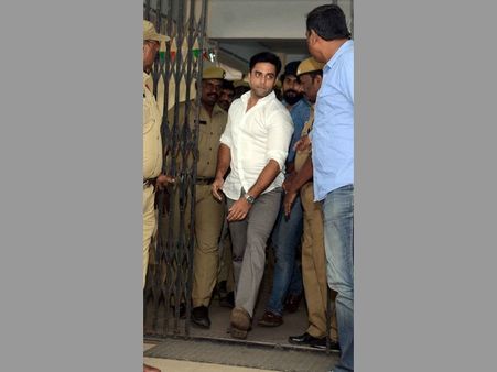 వారిచ్చిన సమాచారం అంతంతే: నవదీప్ చాలా కీలకం, 'అకున్‌కు భద్రత పెంచుతాం'