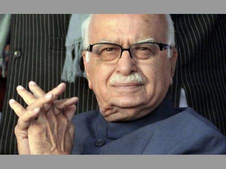 వెంకయ్య,, అద్వానీ శిష్యుడే: వ్యూహాత్మకంగా మోడీ ఇలా?