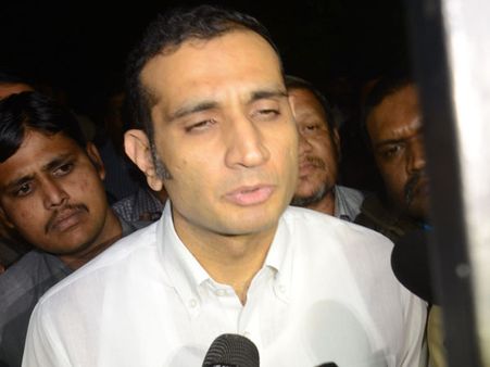 రాజమౌళిని అడగండి: అకున్ సబర్వాల్ లీకులపై వర్మ ప్రశ్న