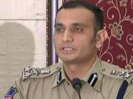 అకున్‌పై ఒత్తిడి తెచ్చిన ఆ ప్రముఖులెవరు: జాబితాలో పేర్లు మారాయా?