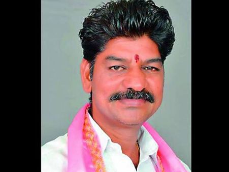 రోజంతా ఉత్కంఠ: ఎమ్మెల్యే శంకర్‌ నాయక్‌ తీరుపై వెల్లువెత్తిన నిరసన