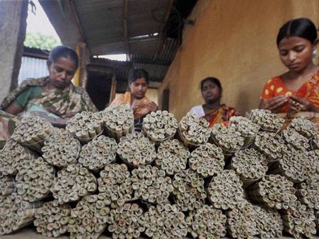 బీడీ పరిశ్రమకు జీఎస్టీ పోటు: తెలంగాణలో 4.5 లక్షల మందిపై దెబ్బ