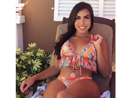 హోటల్లో నగ్నంగా తిరిగింది!: కప్పుకోమని టవల్ ఇస్తే.. పోలీసుల పైనే దాడి