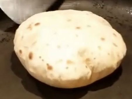 చపాతీ గుండ్రంగా చేయలేదని భార్యను చంపేశాడు